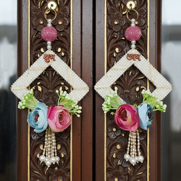 square-moti-ring-hanging